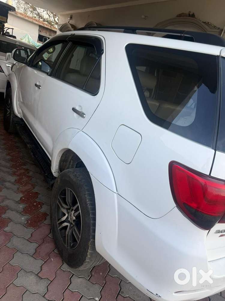 Toyota Fortuner 2012 Diesel 190000 Km Driven Only Whatsapp