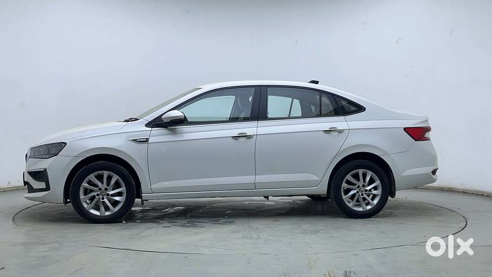 Skoda Slavia Ambition 1.0l Tsi At, 2022, Petrol