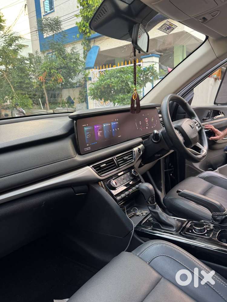 Mahindra Xuv700 Diesel 2025 Ebony Edition