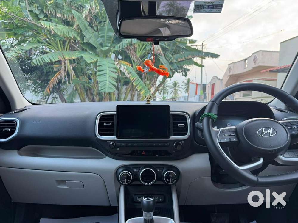 Hyundai Venue 2024 Petrol Well Maintained