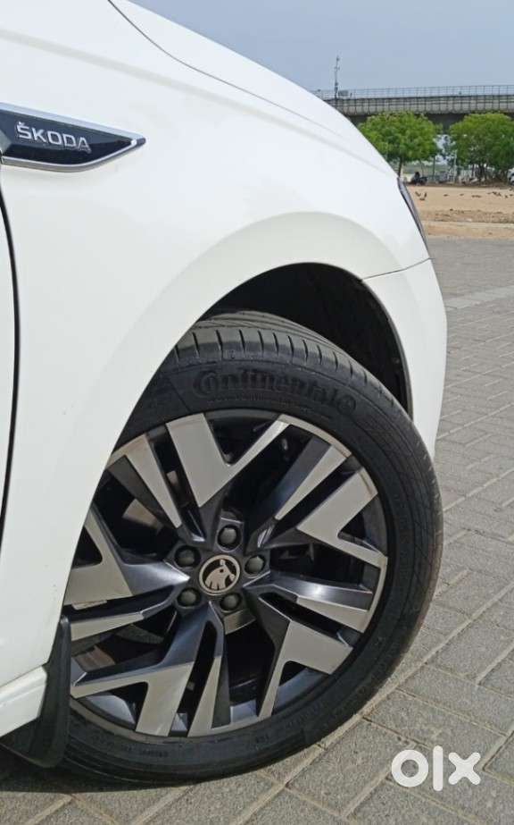 Skoda Slavia 1.0 Tsi Style At, 2024, Petrol