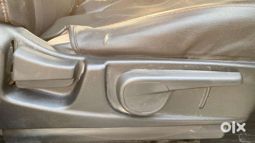 Mahindra Tuv 300 T10, 2018, Diesel