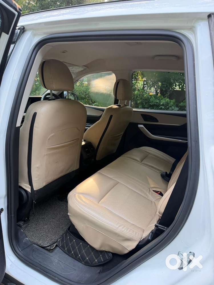 Mahindra Xuv700 Mx Petrol Mt 5 Str (e), 2022, Petrol
