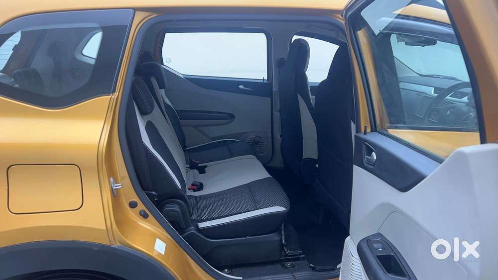 Renault Triber Rxz, 2022, Petrol