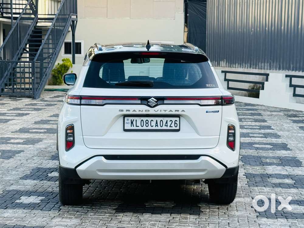 Maruti Suzuki Grand Vitara 1.5 Alpha Smart Hybrid Dual Tone, 2023, P..