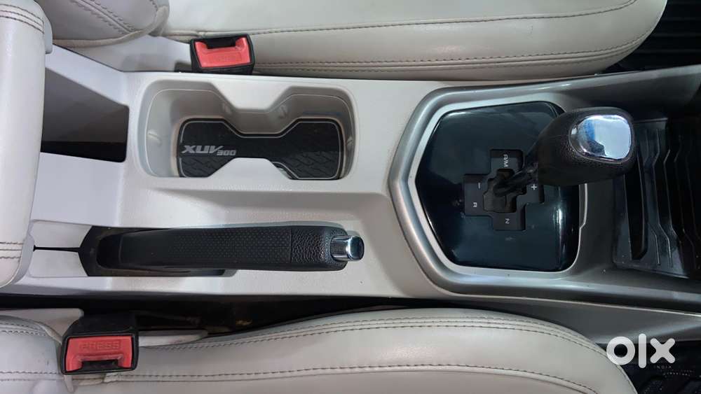 Mahindra Xuv300 1.2 W8 (o) Amt Petrol, 2021, Petrol