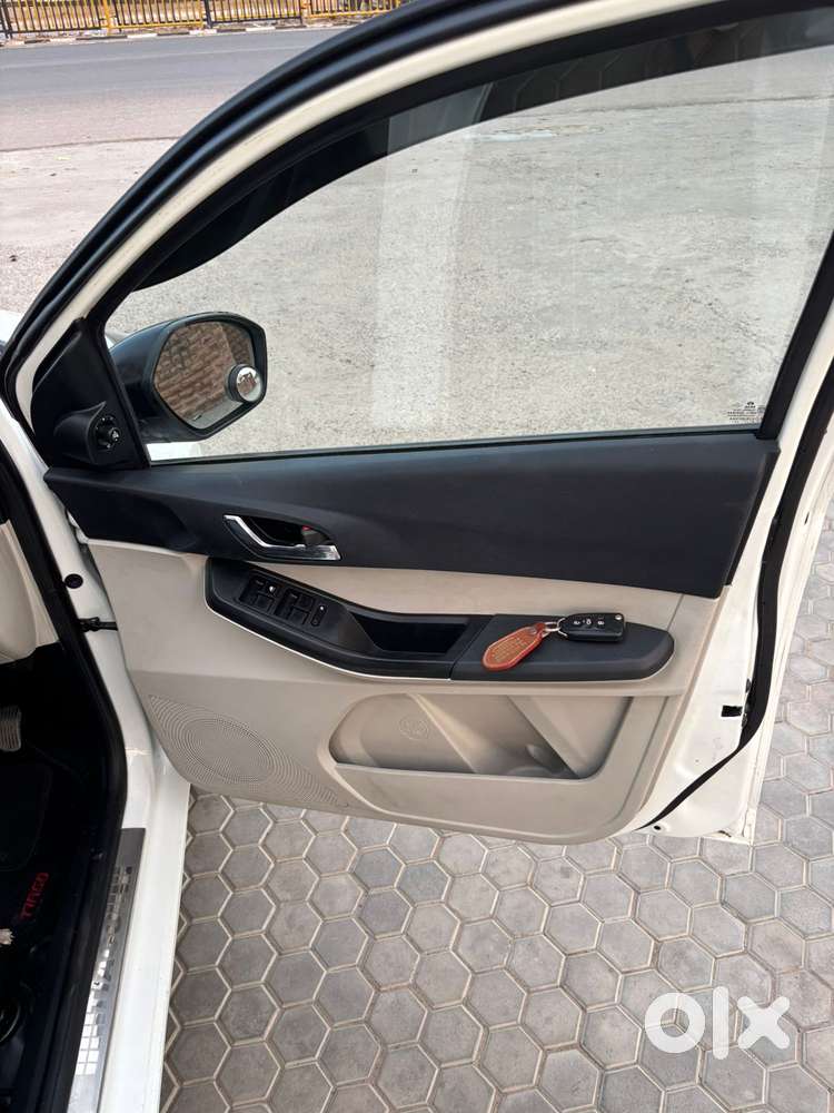 Tata Tiago 1.2 Revotron Xza, 2022, Petrol