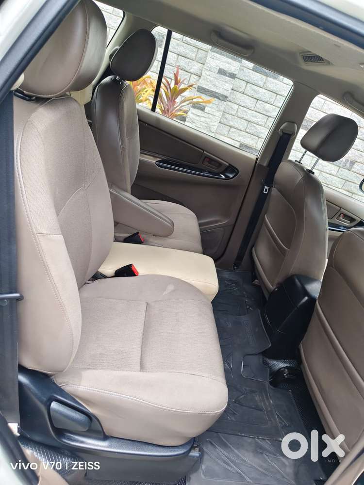 Toyota Innova 2.5 G (diesel) 8 Seater, 2015, Diesel