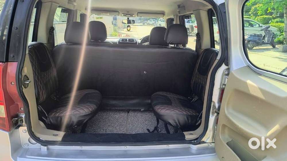 Mahindra Tuv 300 T8, 2017, Petrol