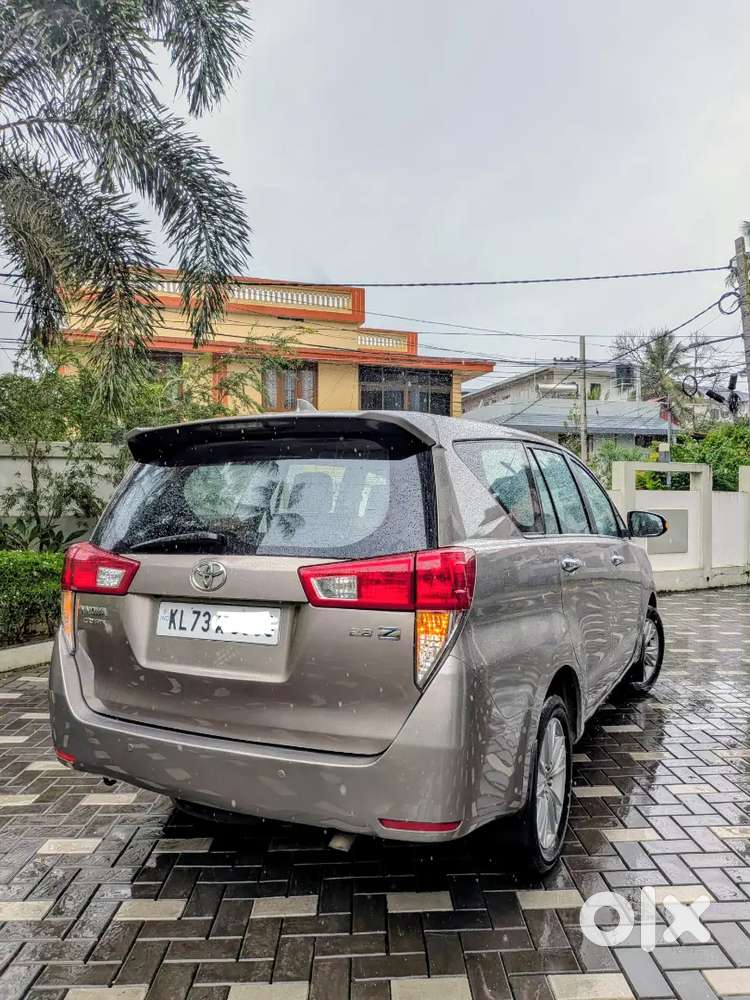 Toyota Innova Crysta 2.8 At Top 2016
