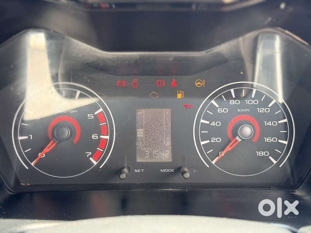 Mahindra Kuv 100 Mahindra-kuv-100-d75-k4-plus, 2017, Petrol