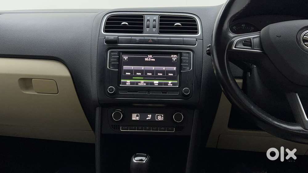 Skoda Rapid 1.6 Mpi At Style, 2017, Petrol