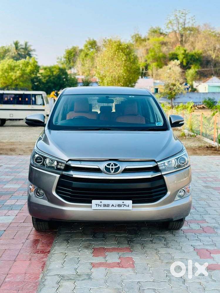 Toyota Innova Crysta 2.4 V, 2016
