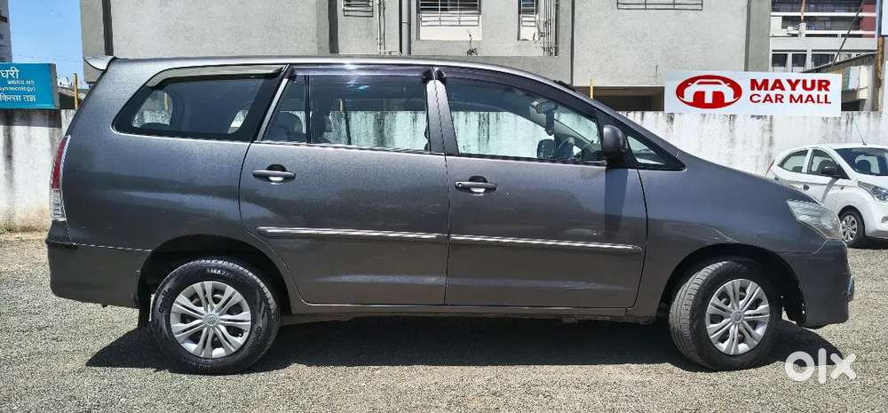 Toyota Innova 2011mh15