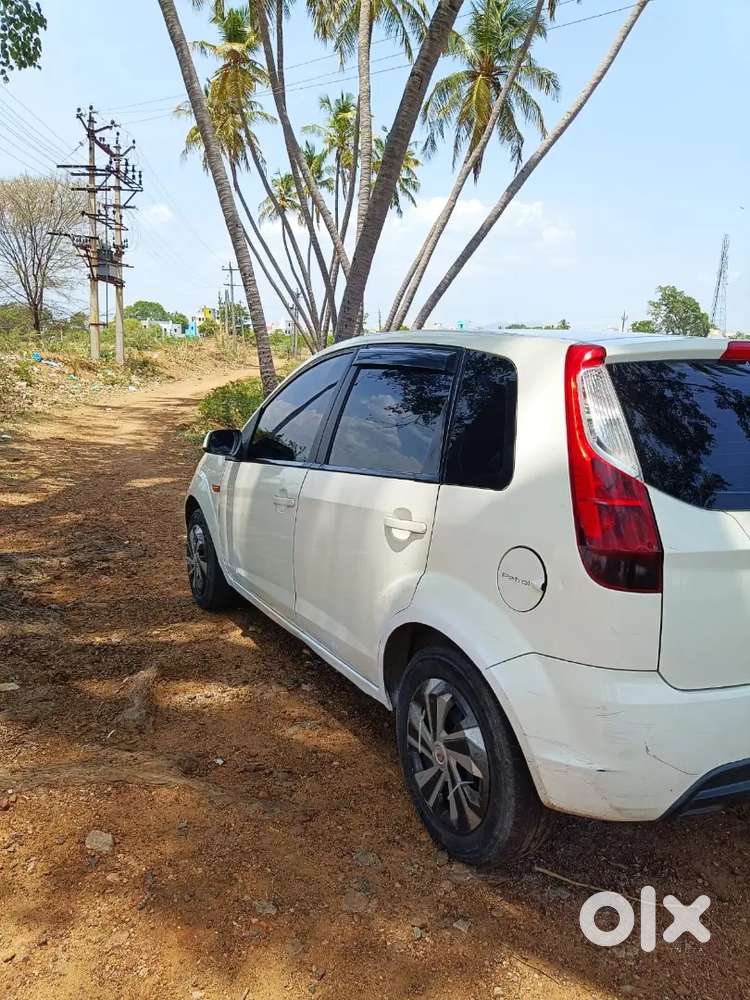 Ford Figo Petrol Zxi 2012