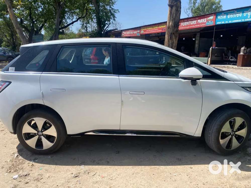 Mg Windsor Ev 2026 Electric 300 Km Driven