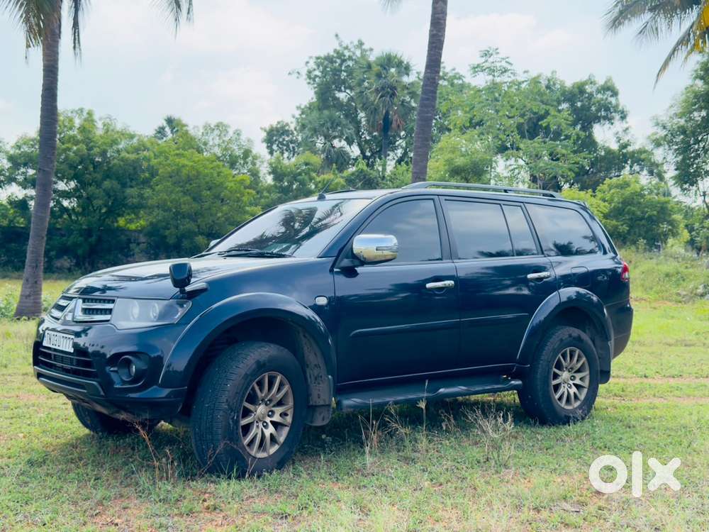 Mitsubishi Pajero Sport Petrol 2015