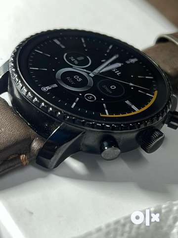 Fossil explorist hotsell hr black dial