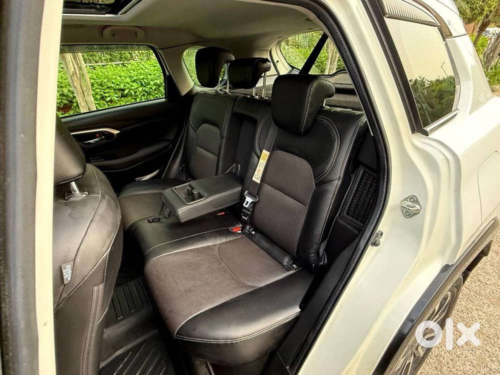 Maruti Suzuki Grand Vitara 1.5 Alpha Plus Intelligent Hybrid Ecvt, 2..