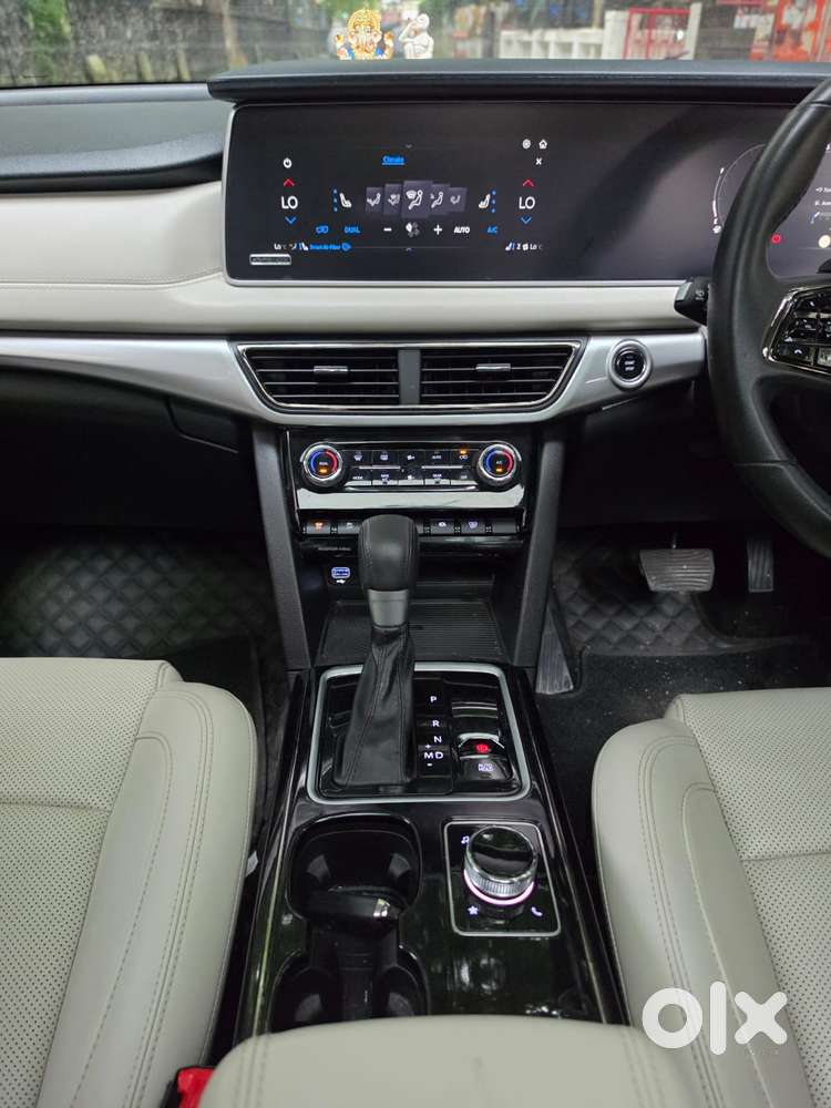 Mahindra Xuv700 2.0 Ax 7 Petrol At Luxury Pack Str, 2024, Petrol