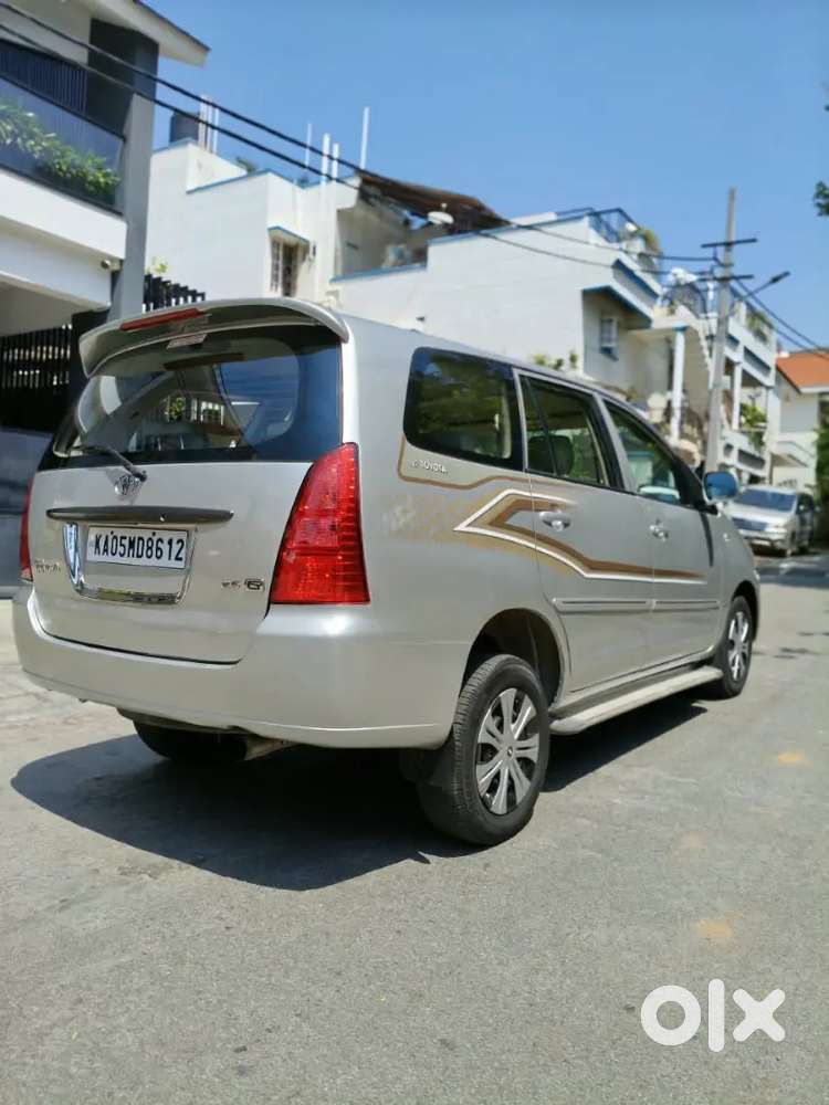 Toyota Innova Showroom Maintenance