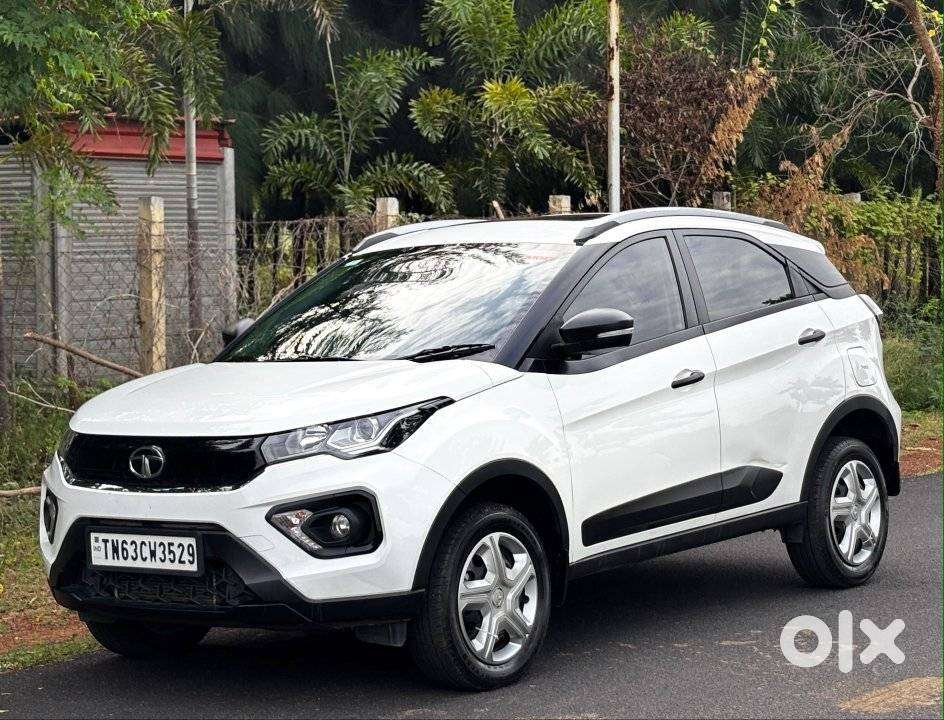 Tata Nexon, 2023, Petrol