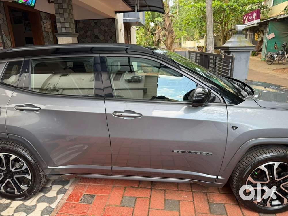 2022 Jeep Compass Model S - Grey