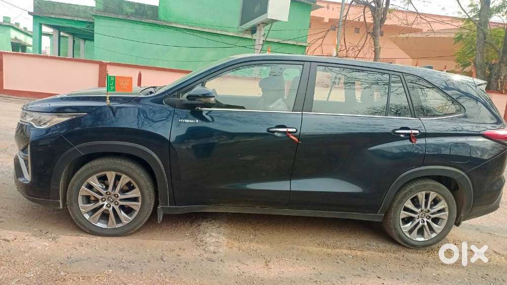 Toyota Innova Hycross 2.0 Zx (o) Hybrid 7 Str, 2024, Petrol