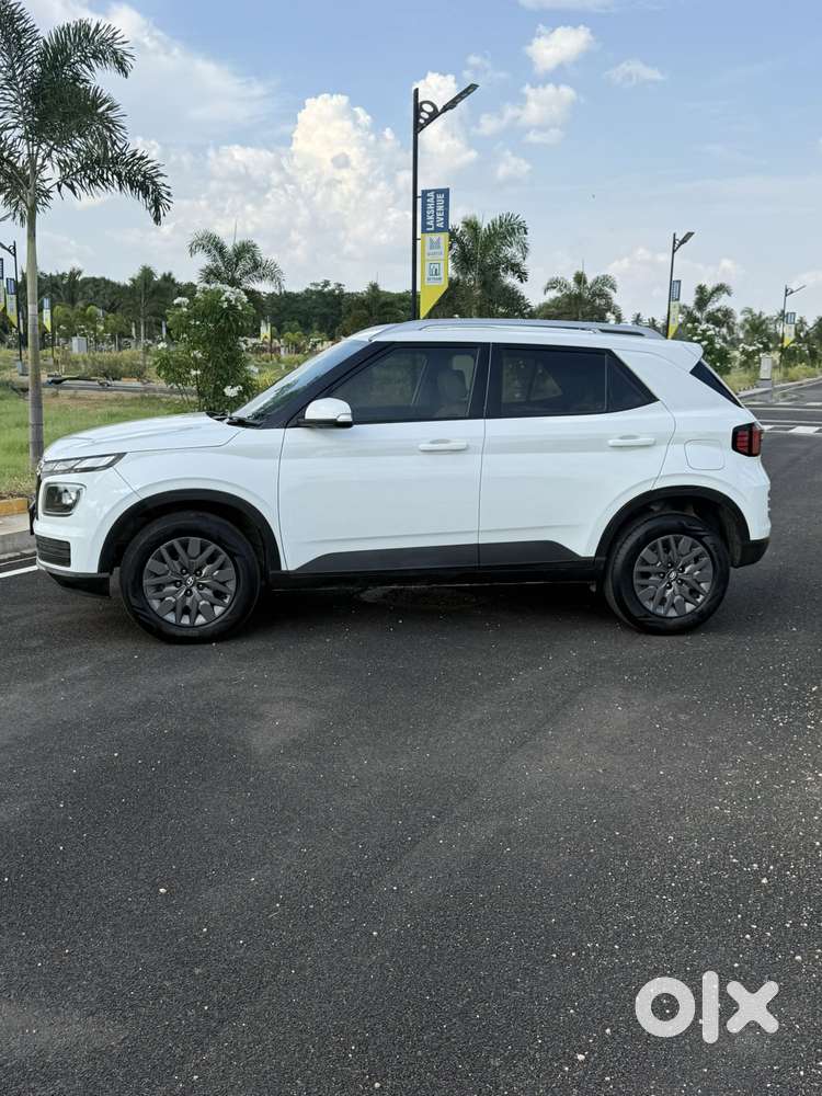 Hyundai Venue Sx (o) Mt 1.5 Diesel, 2023, Diesel