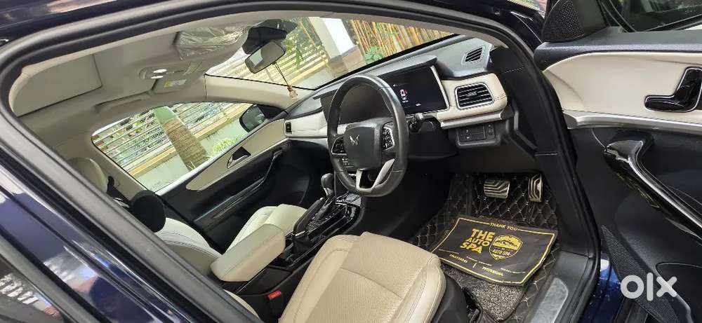 Mahindra Xuv700 Ax7 2022 Diesel Automatic Well Maintained