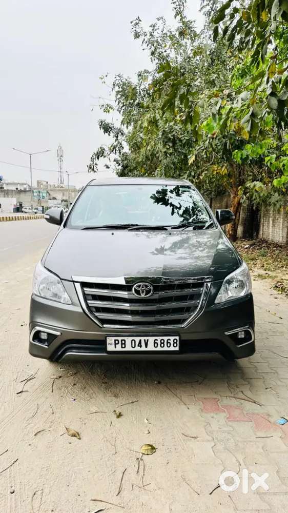Toyota Innova Crysta 2011 Diesel 92000 Km Driven