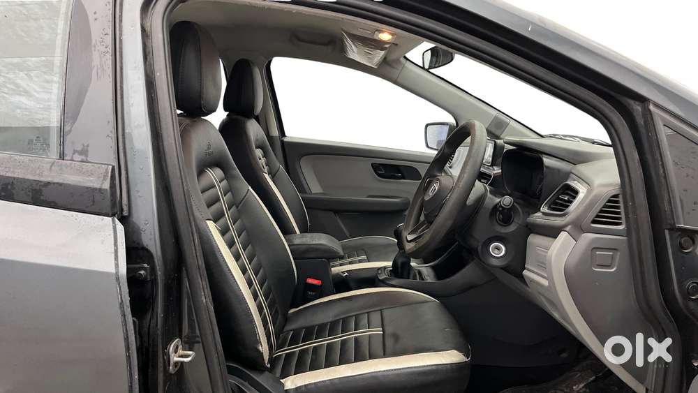 Tata Altroz 1.2 Xe, 2020, Petrol