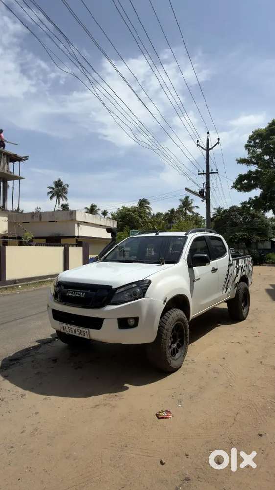 Fully Modified Isuzu D-max V-cross 2017 Diesel Showroom Maintained