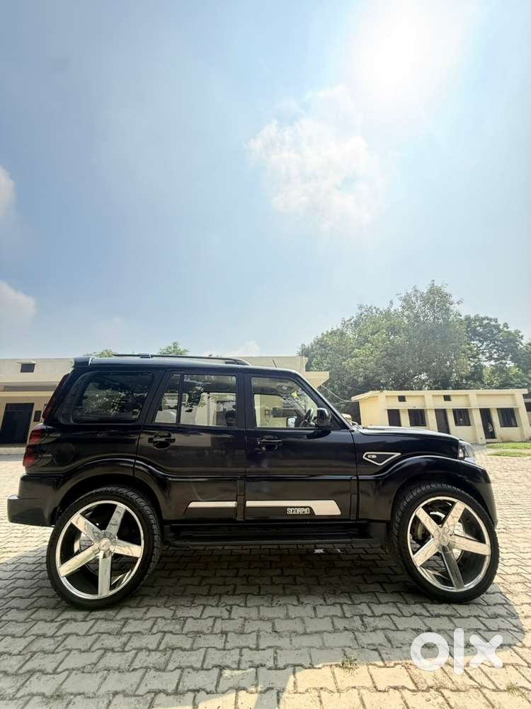 Scorpio Classic S11 2025 Captain Seat 24inch Alloy Tyre 14500km Driven