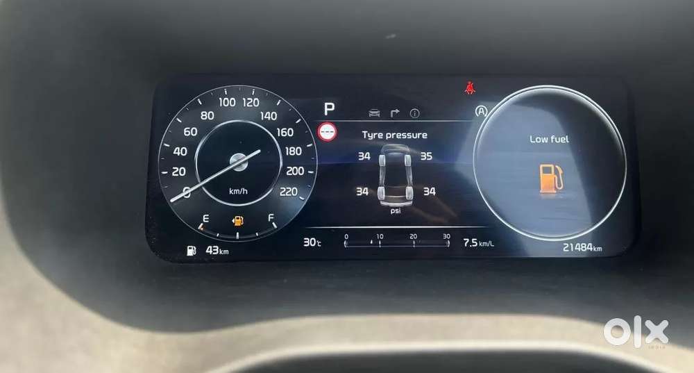 Kia Carens, 2024, Petrol