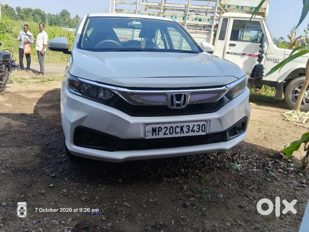 कार: Honda Amaze 2nd Gen (s I-vtec पेट्रोल, Mp20 पासिंग), वाइट कलर,