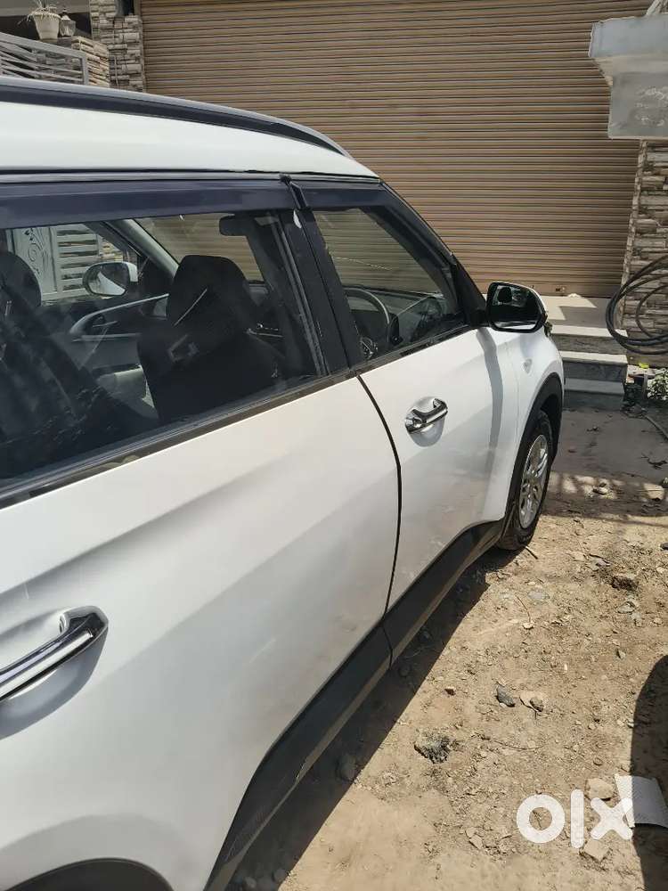 Low Driven Car. Spinny Agents Do It Ping Mi
