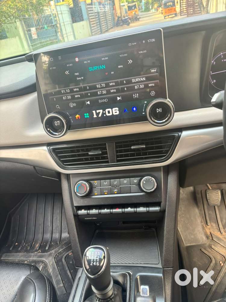 Mahindra Xuv700 Ax 5 Petrol Mt Str (e), 2024, Diesel