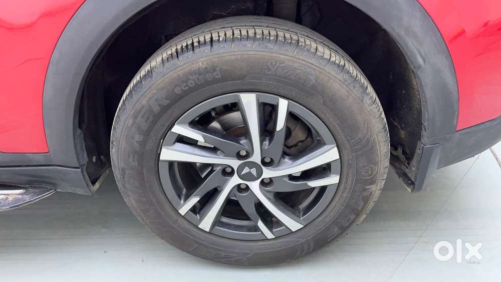 Mahindra Xuv700 2.0 Ax 5 Petrol At Str, 2023, Petrol