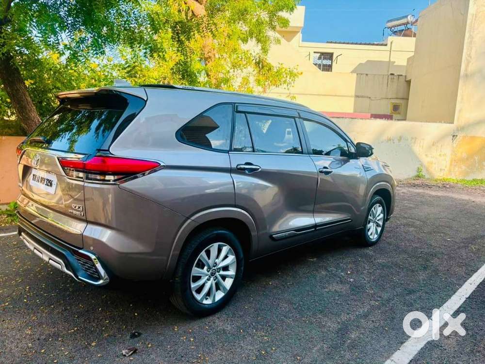 Toyota Innova Hycross 2.0 Vx Hybrid 7 Str, 2023, Petrol