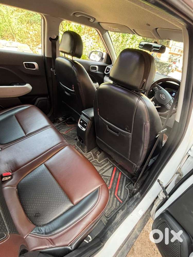 Hyundai Venue 2024 Petrol 14000 Km Driven