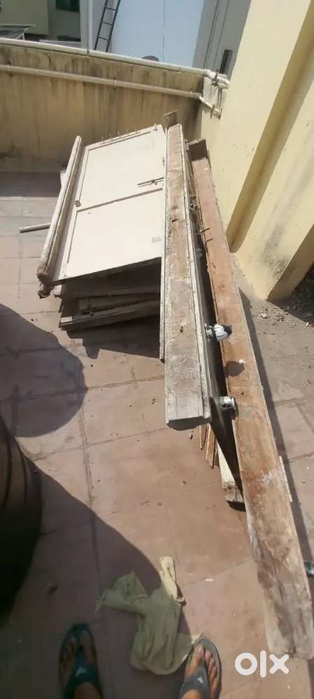 5 Doors and its brackets