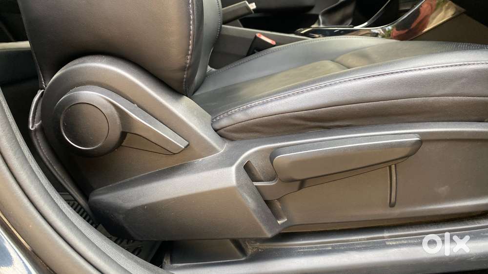Tata Altroz 1.2 Xza Plus Dark Edition Dct, 2022, Petrol