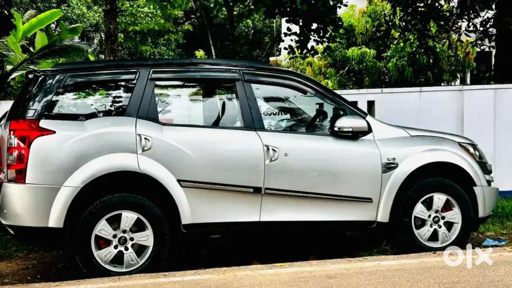 Family Used Xuv 500 W8