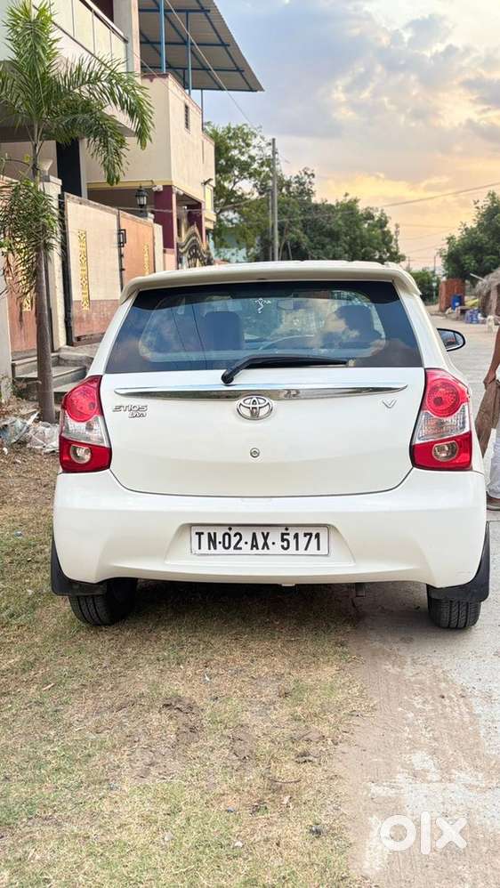 Toyota Etios Liva V- Manual 2013