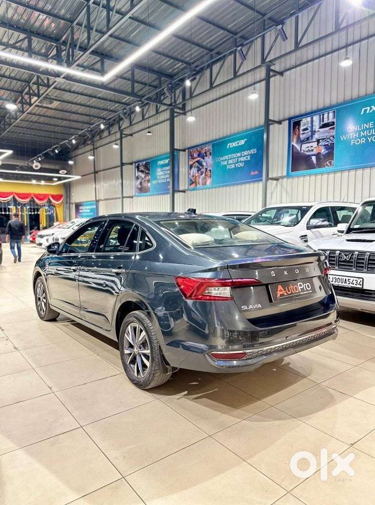 Skoda Slavia Style 1.0l Tsi Mt, 2023, Petrol