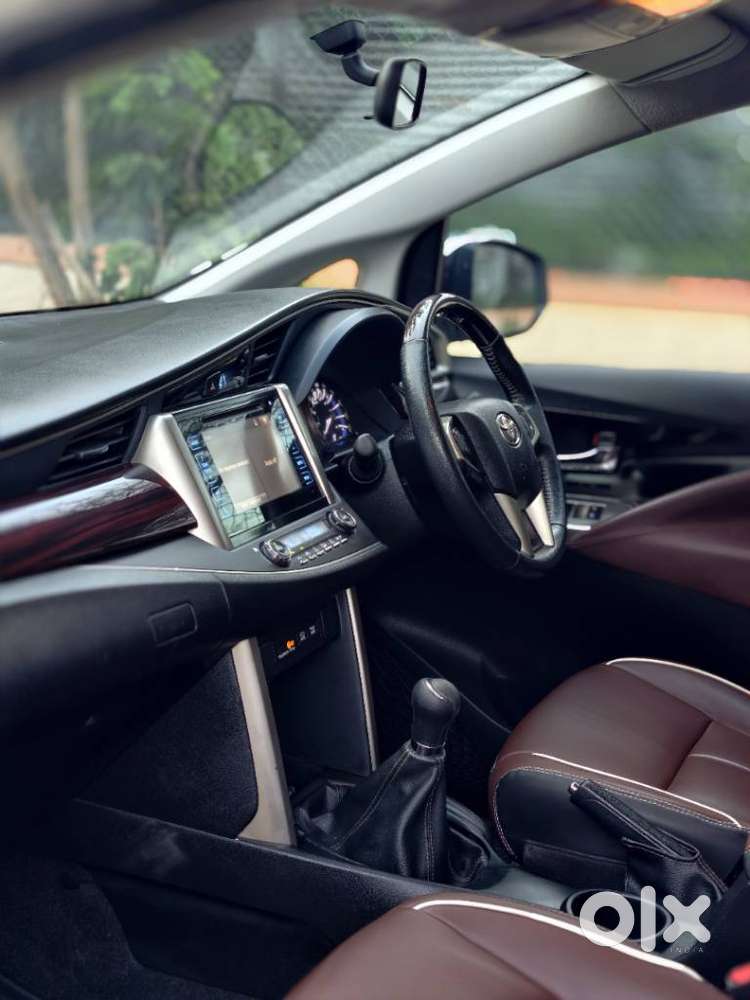 Toyota Innova Crysta 2.4 V 8 Str, 2017, Diesel