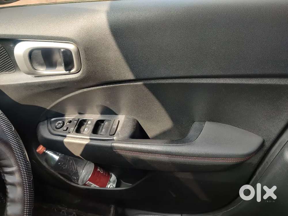 Hyundai Venue Sx Dual Tone October-2021 With All Top Model Features