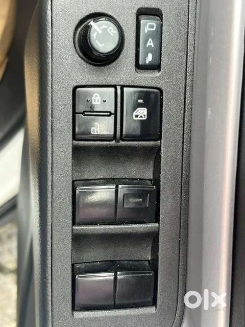 Toyota Innova Hycross 2.0 Zx (o) Hybrid 7 Str, 2024, Petrol