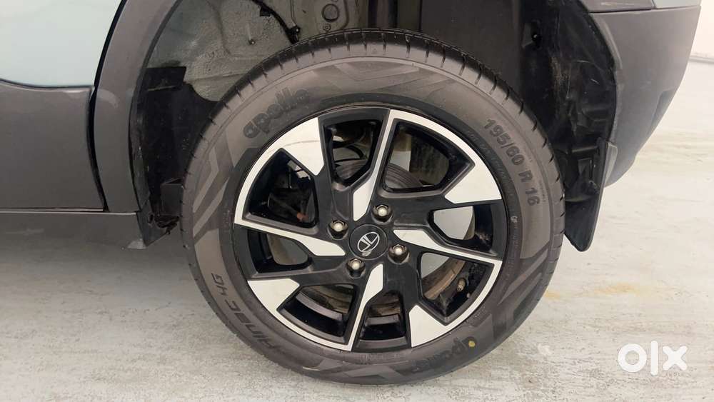 Tata Punch 1.2 Revotron Creative Amt Dual Tone, 2024, Petrol
